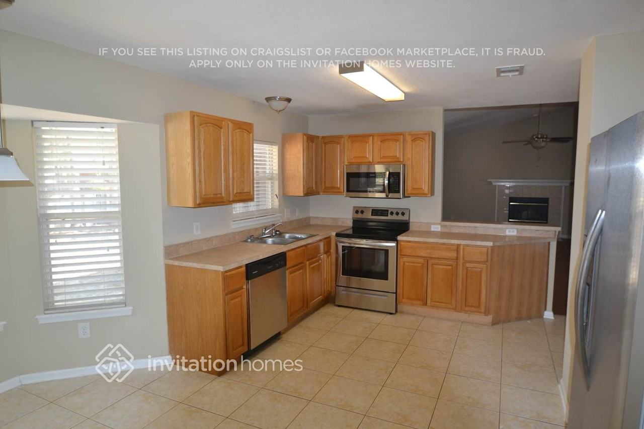 5523 Kilcullen Ln - Photo 4 of 13