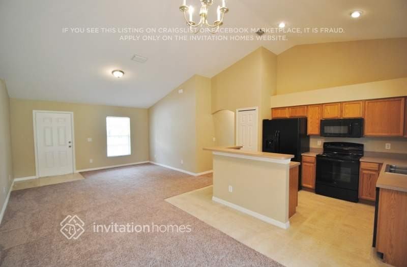 1148 Wyoming Dr Se - Photo 3 of 12