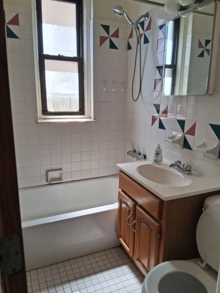 31-53 34th St - Photo 3 of 6