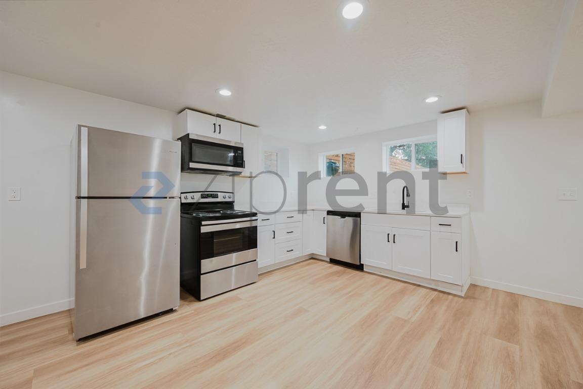 1603 S Major St #B - Photo 4 of 16