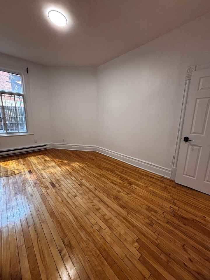 4688 Hutchison - Photo 4 of 5