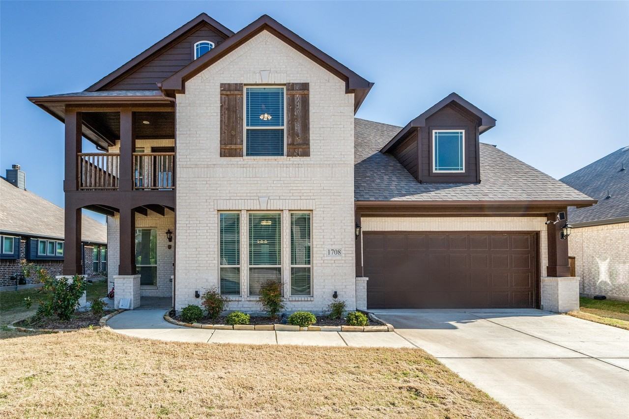 1708 Benny Ln - Photo 2 of 35