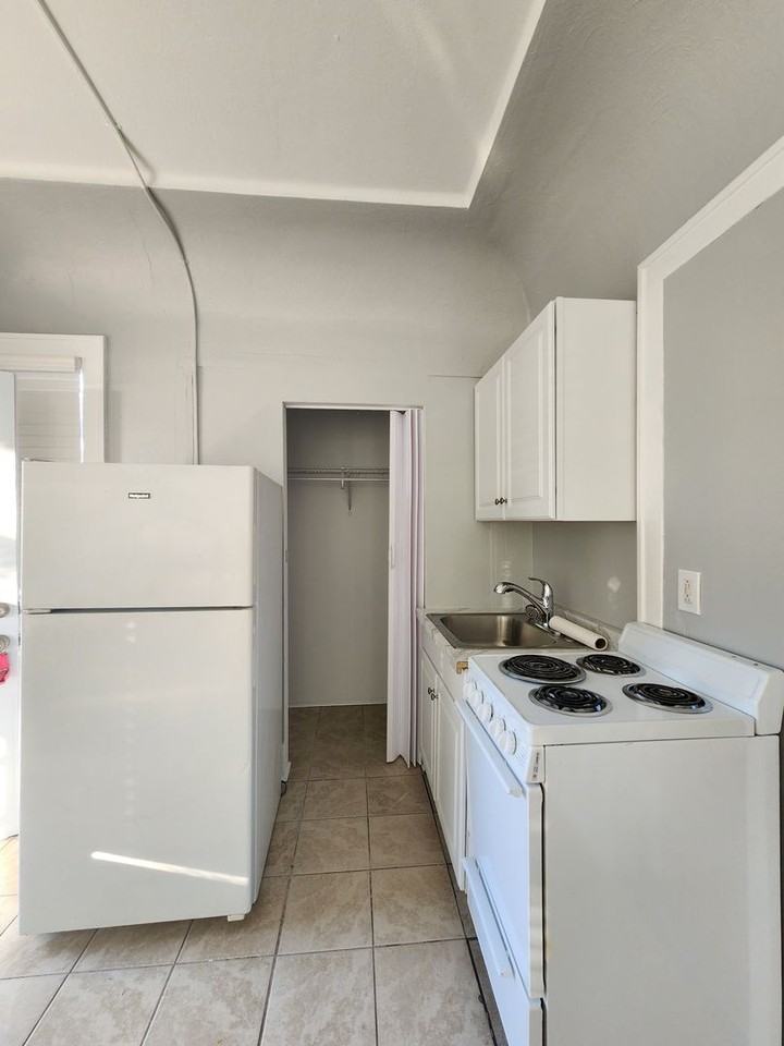 1208 S Ridgewood Ave #2 - Photo 3 of 4