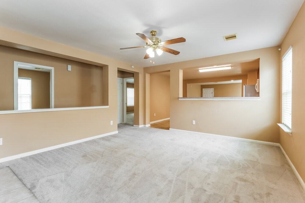 22123 Greengate Dr - Photo 3 of 16
