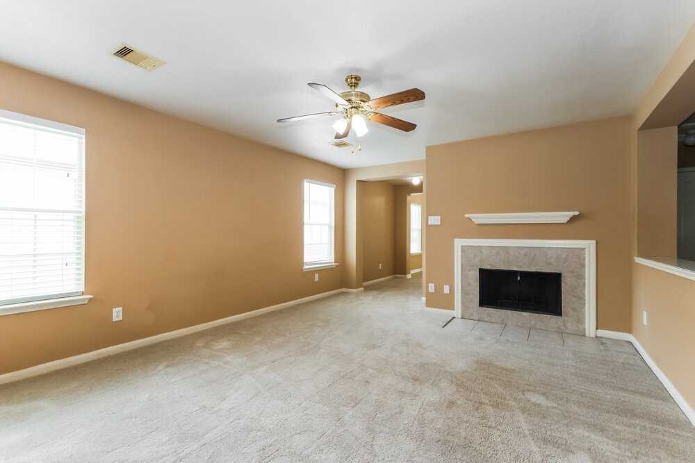 22123 Greengate Dr - Photo 4 of 16