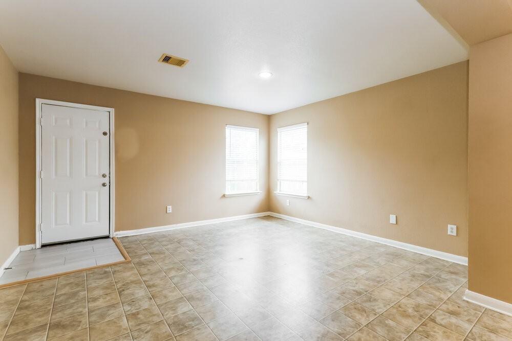 22123 Greengate Dr - Photo 6 of 16
