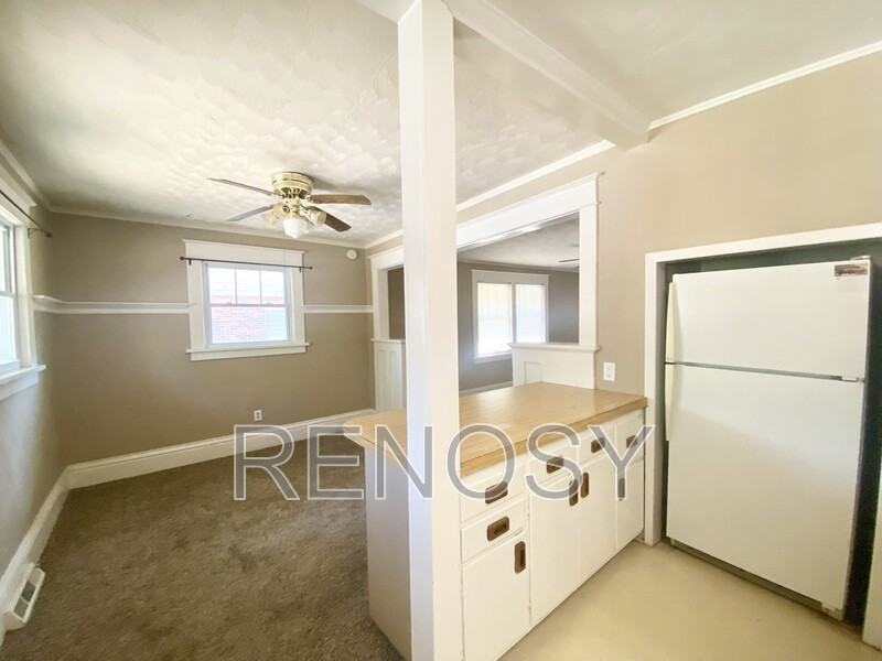 1829 48th St - Photo 3 of 18