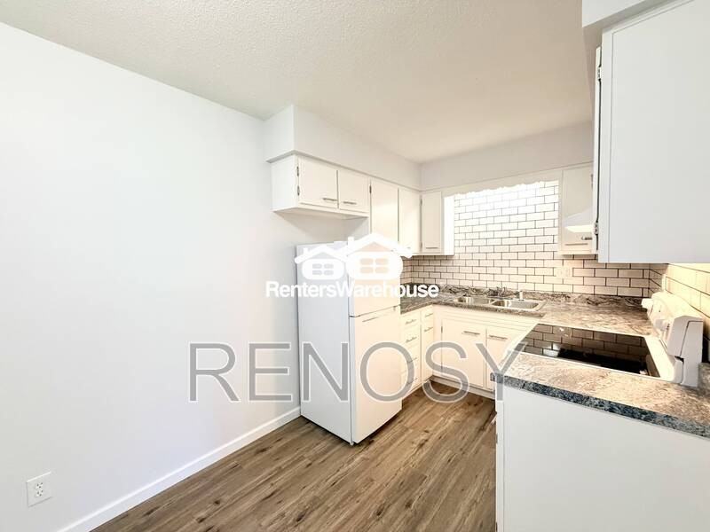 211 S Green St #1 - Photo 4 of 16