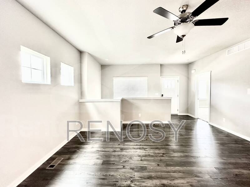 2310 Sw Plaza Pkwy - Photo 3 of 25