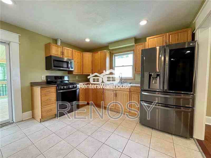 5810 Francis Ave - Photo 4 of 21