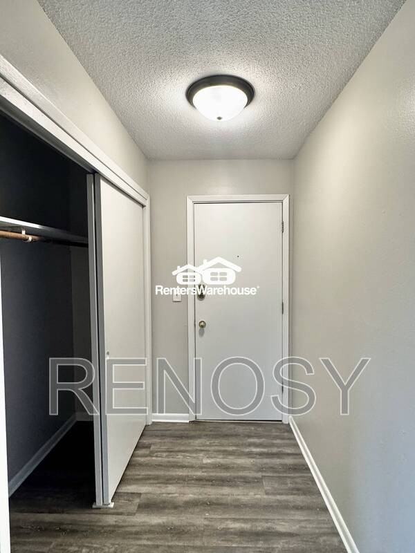 114 Nw College Ave #8 - Photo 3 of 8