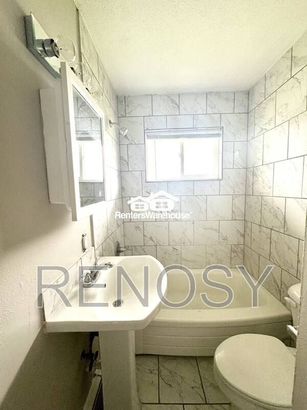 114 Nw College Ave #8 - Photo 7 of 8