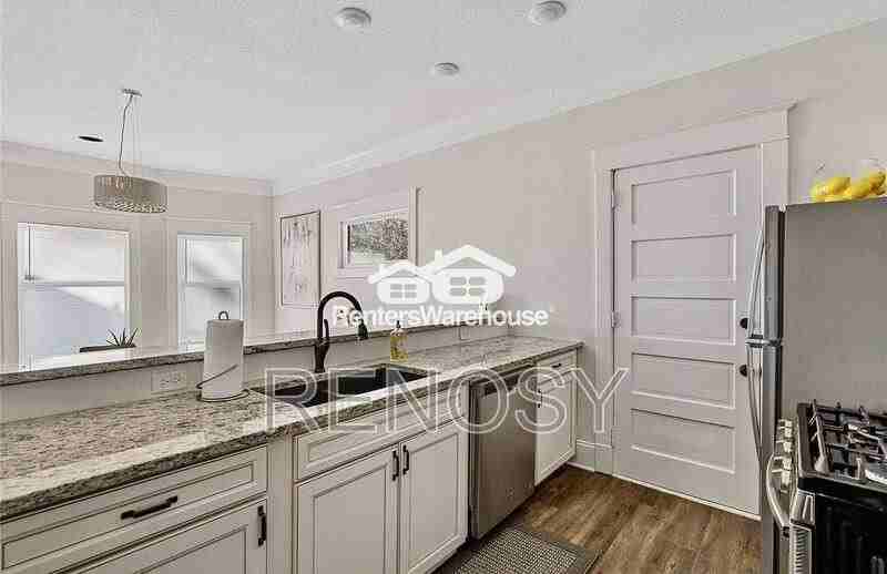544 36th St #1 - Photo 5 of 11