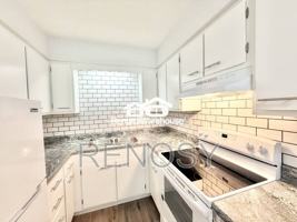 featured image of 211 S Green St #4