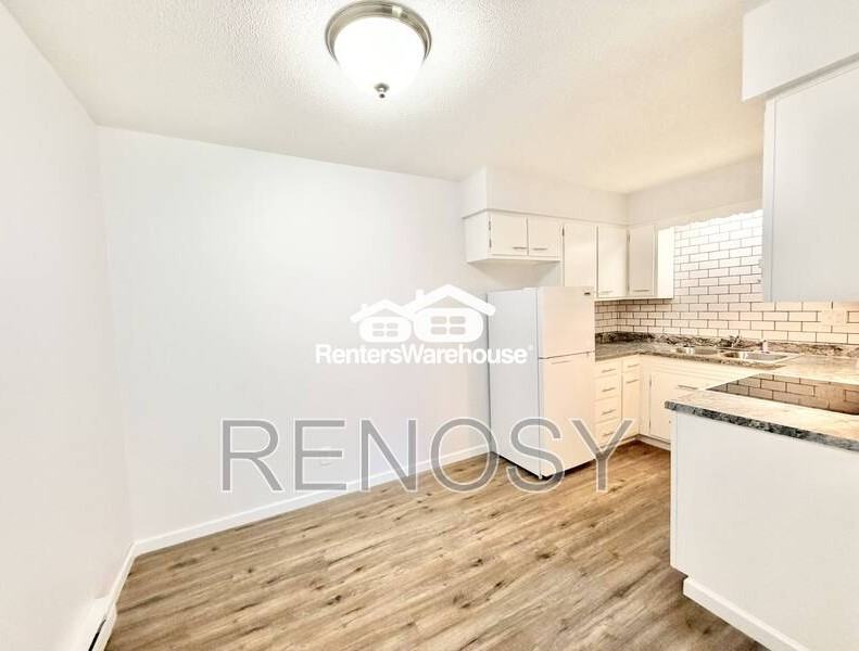 211 S Green St #4 - Photo 4 of 16