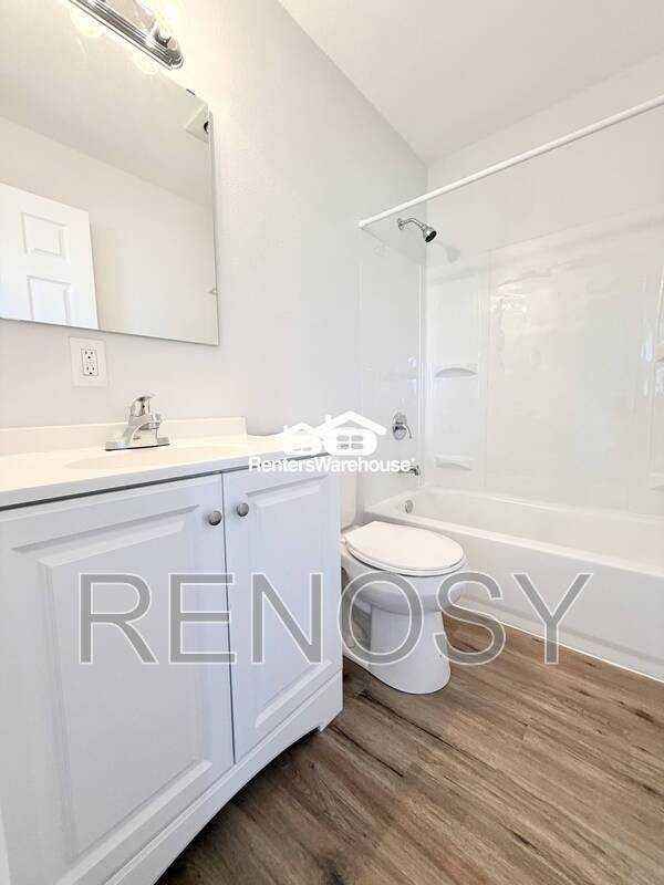 211 S Green St #4 - Photo 3 of 16