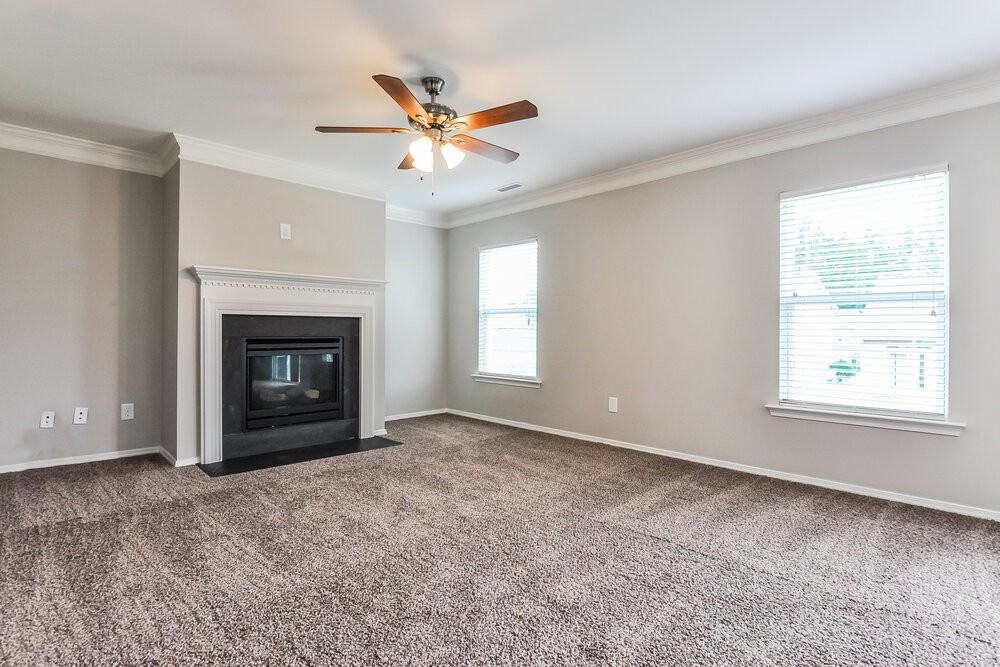 440 Kerriann Ln - Photo 2 of 15