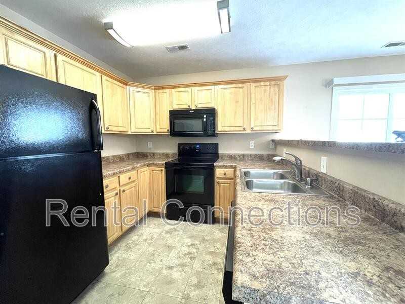 1004 N Radcliffe St #B - Photo 2 of 8