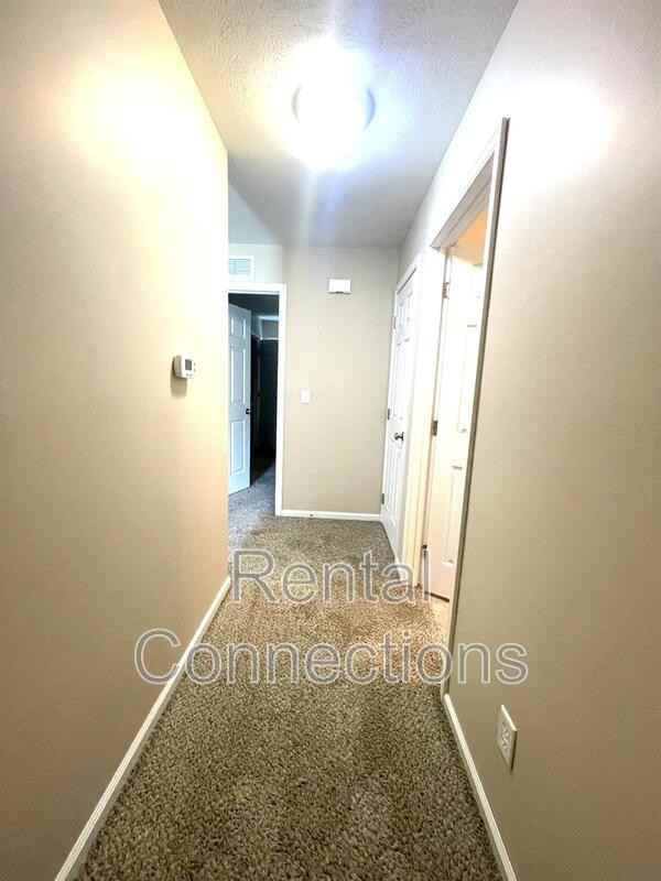 1004 N Radcliffe St #B - Photo 3 of 8