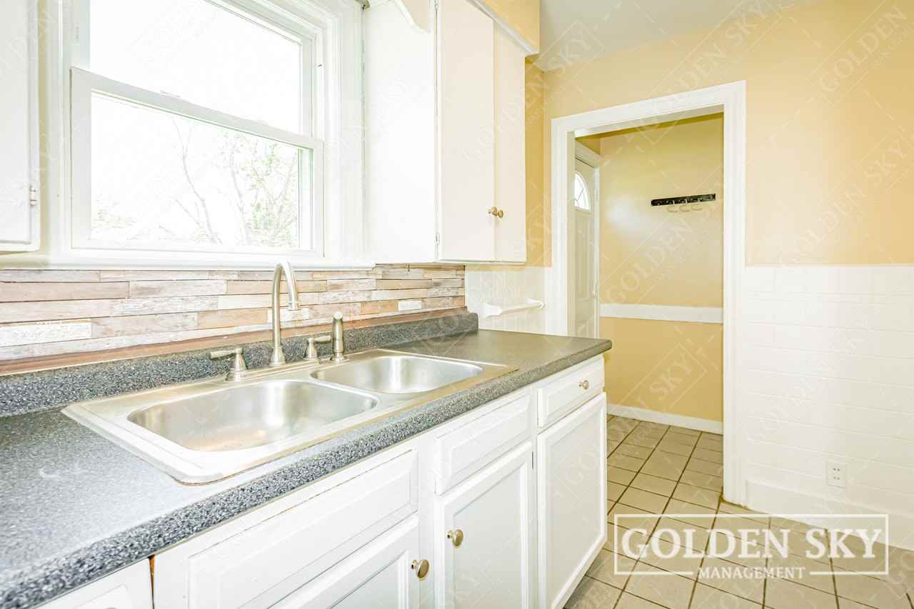 1115 W Bethel Ave #1 - Photo 7 of 10