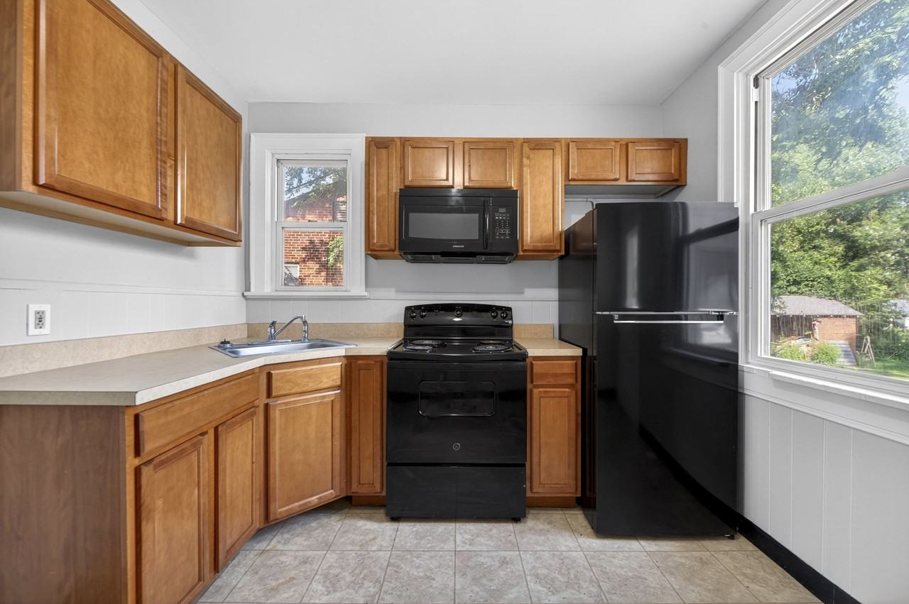 12 Lee Ave #1 - Photo 4 of 11