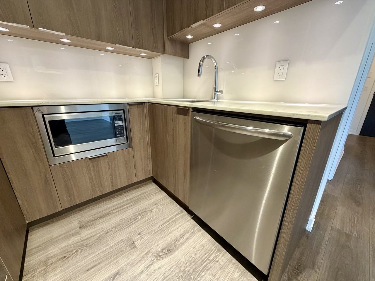 200 Condominium #314 - Photo 7 of 29