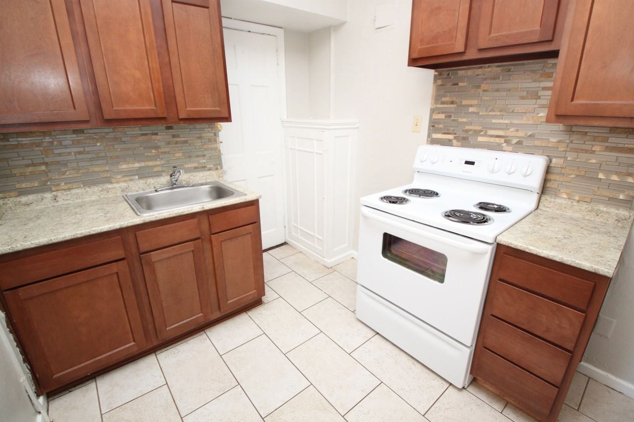 322 MELWOOD AVENUEAPT 3 #322-03 - Photo 3 of 9