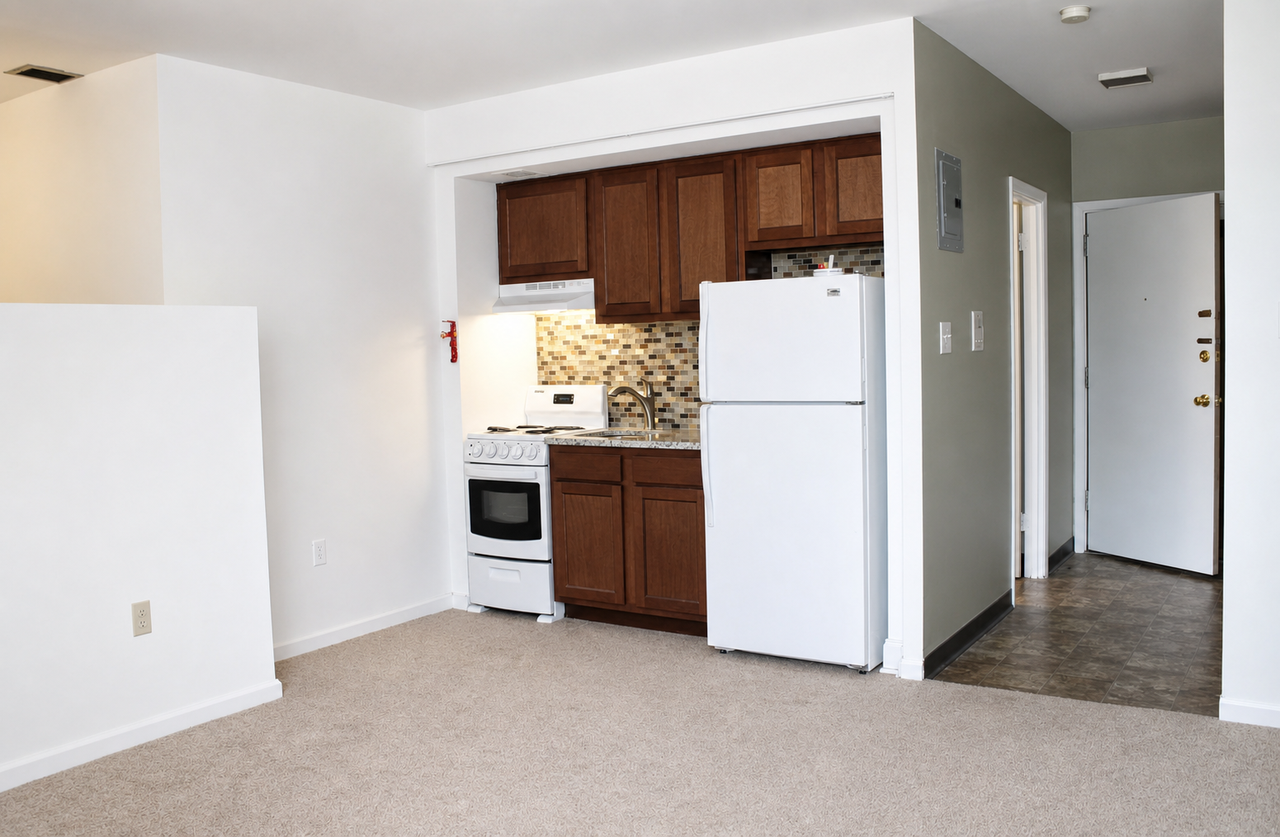 4651 CENTRE AVEAPT 20 #20 - Photo 2 of 7
