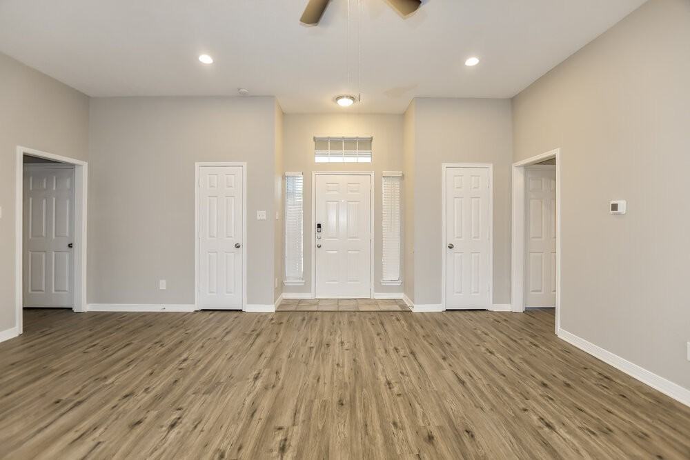 105 Princeton Cir - Photo 3 of 16