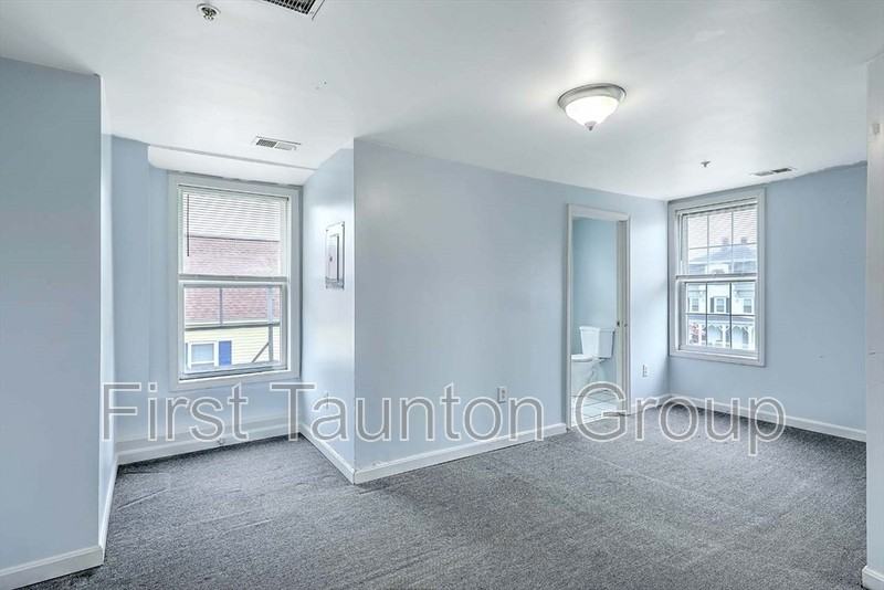 458 Weir St #5 - Photo 3 of 12