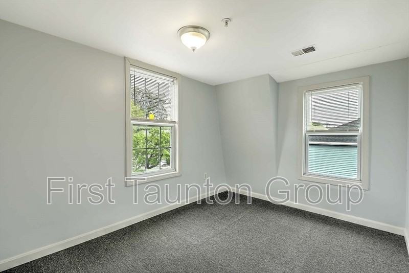 458 Weir St #5 - Photo 4 of 12