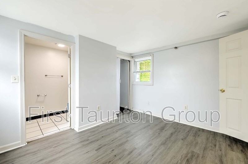458 Weir St #5 - Photo 6 of 12