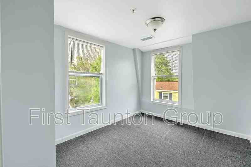 458 Weir St #5 - Photo 7 of 12