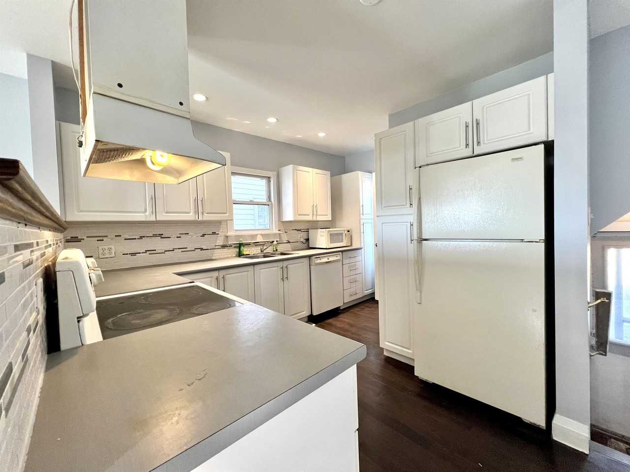 1366 Rooney St #1 - Photo 4 of 19