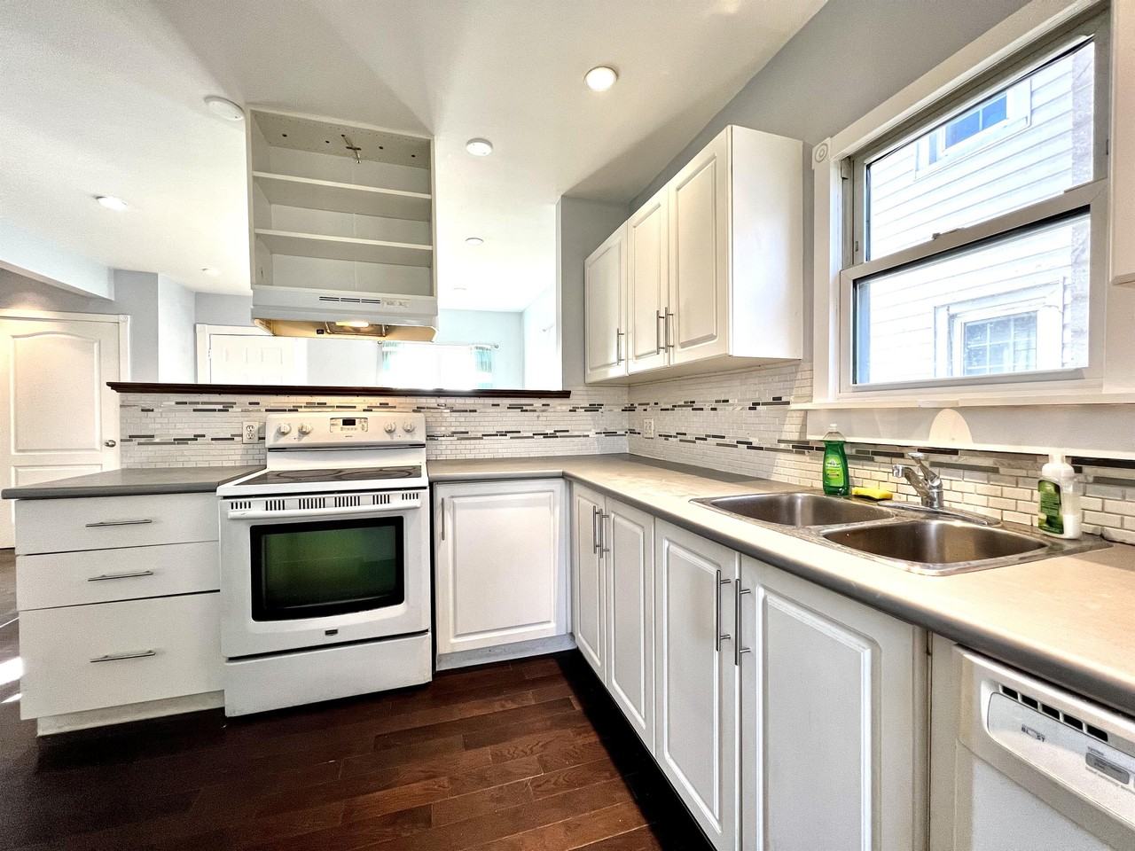 1366 Rooney St #1 - Photo 5 of 19