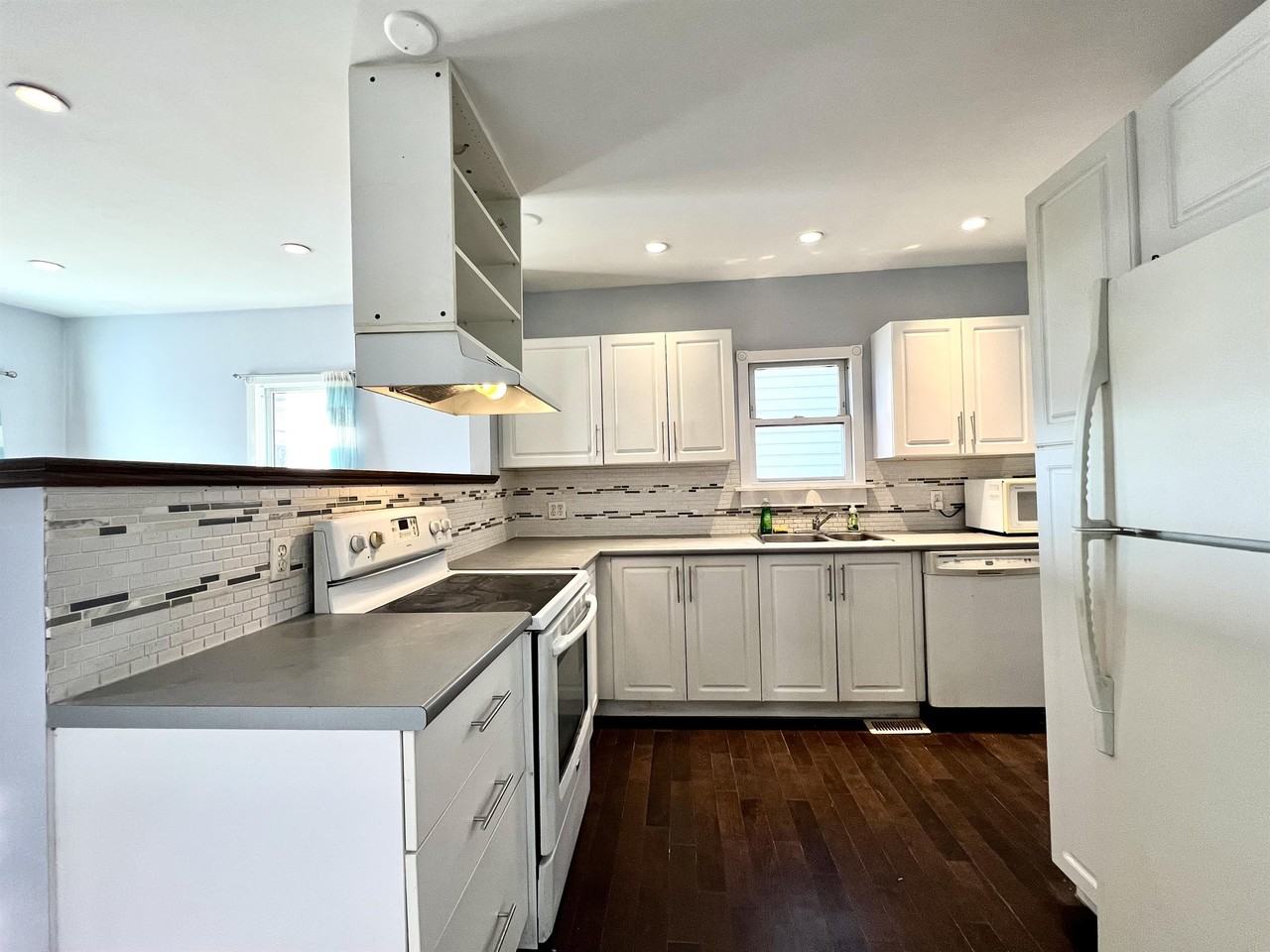 1366 Rooney St #1 - Photo 6 of 19