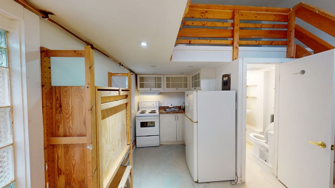 39 Markham St - Photo 5 of 15