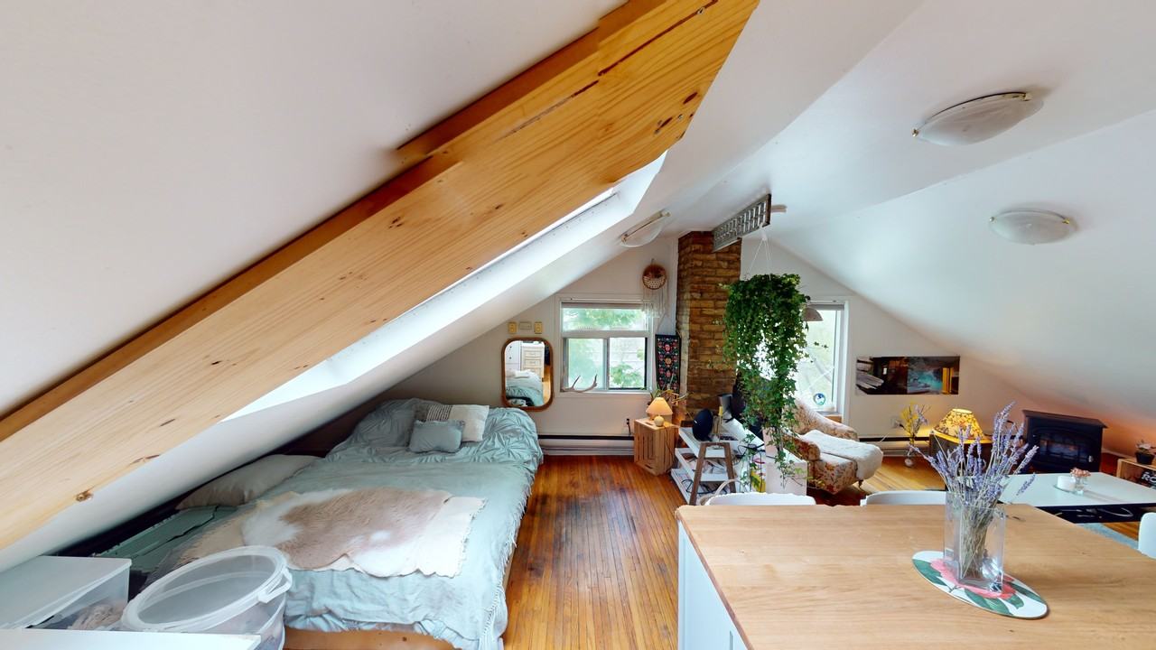 219 Bathurst St - Photo 2 of 17