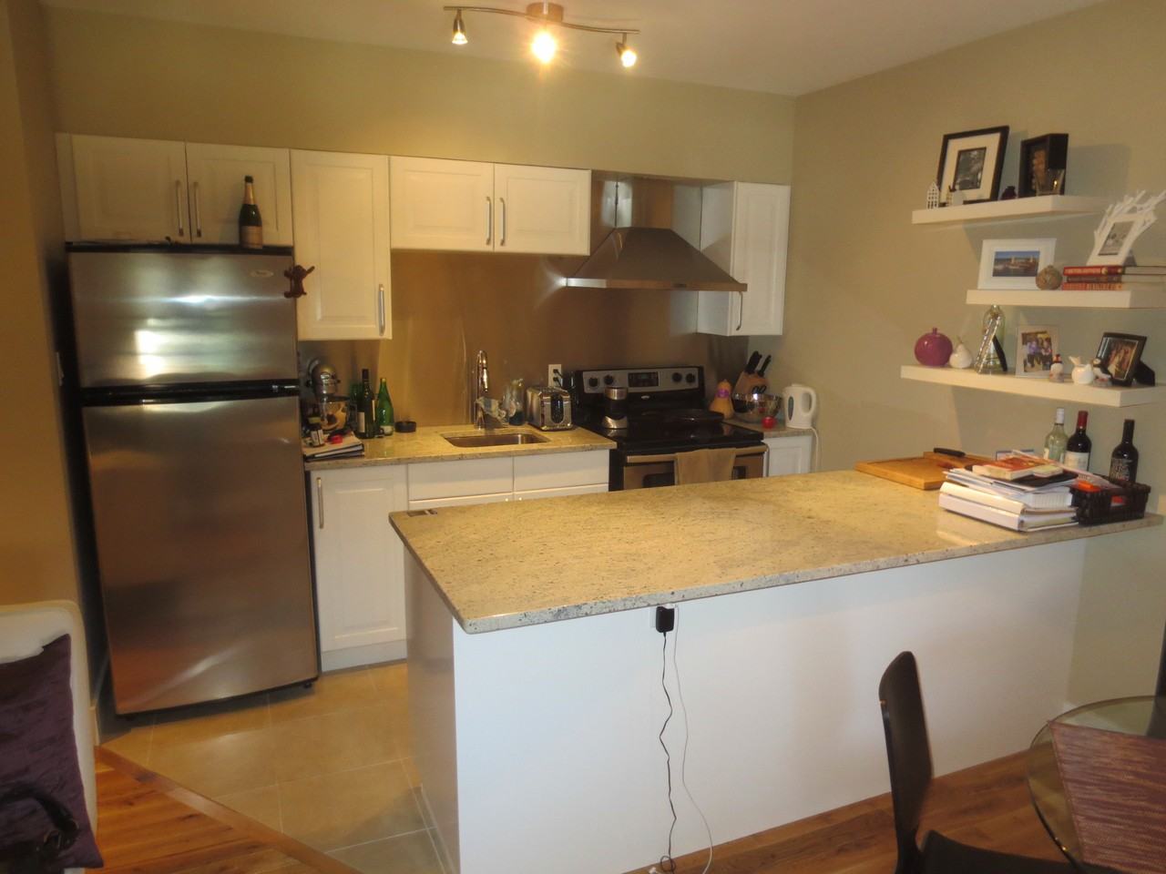 271 Mcleod St - Photo 4 of 11