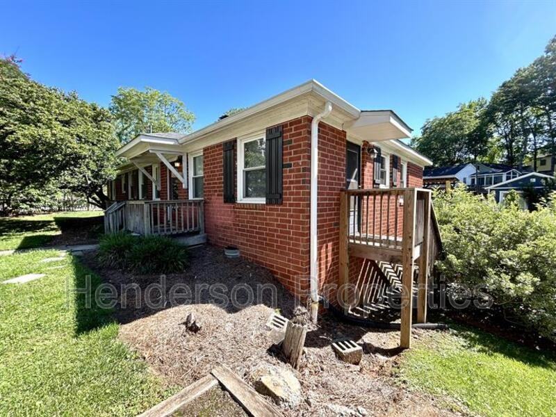 1526 Landis Ave - Photo 2 of 20