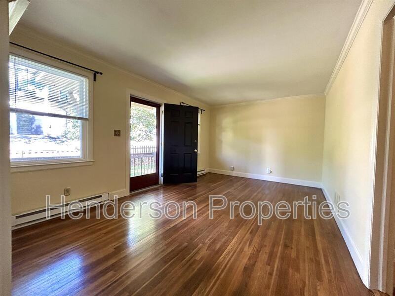 1526 Landis Ave - Photo 4 of 20