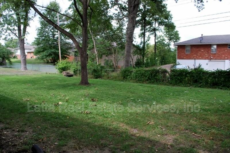 10600 E 79th St - Photo 3 of 14