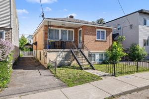 featured image of 181 Carillon St #4
