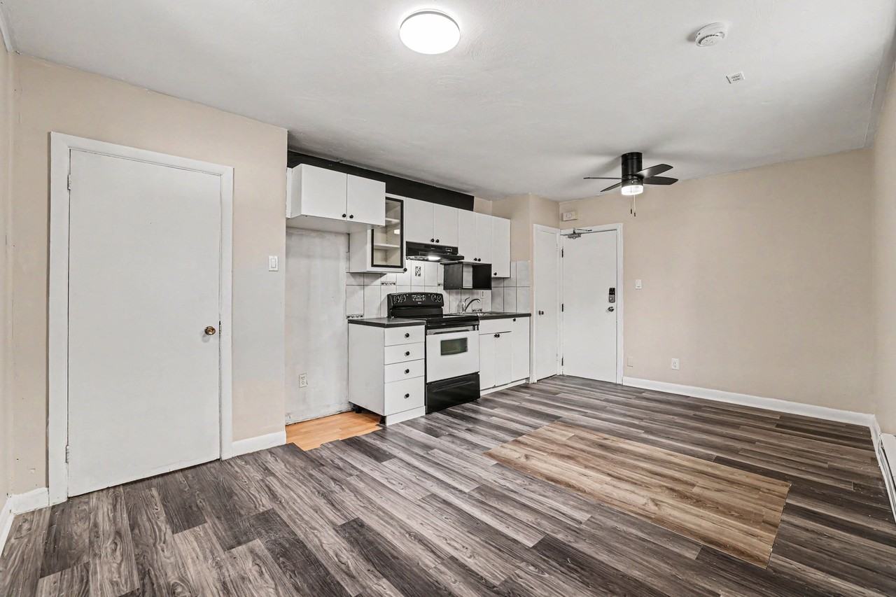 181 Carillon St #4 - Photo 6 of 16