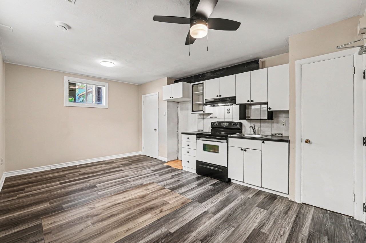 181 Carillon St #4 - Photo 7 of 16