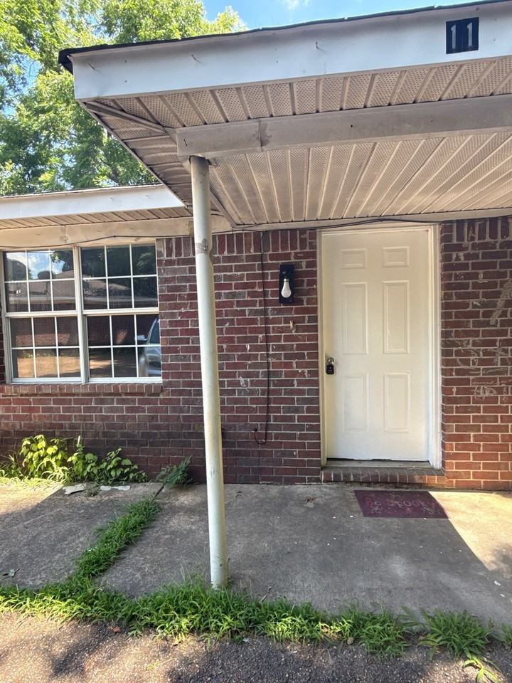 330 Main St #11