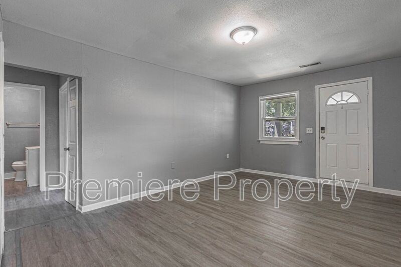 807 S Savage St - Photo 2 of 10