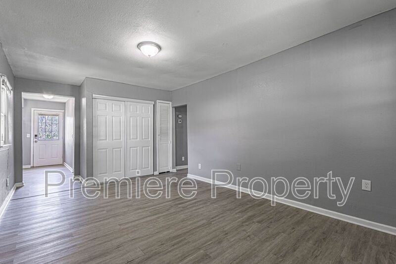 807 S Savage St - Photo 3 of 10
