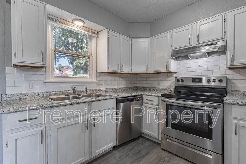 807 S Savage St - Photo 5 of 10