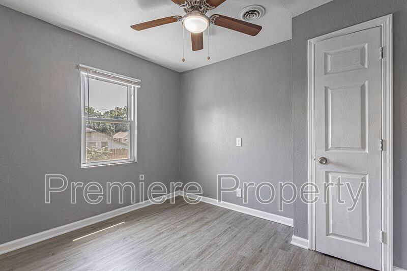 807 S Savage St - Photo 6 of 10
